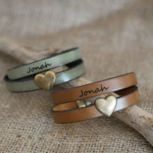 Dubbele lederen en bronzen hart armband, mogelijke gravure van uw woorden