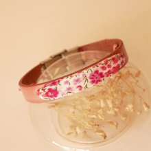 Florâme armband met roze liberty lint bloemen op oud roze leer