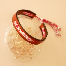 Florâme armband met Phoebe Rose vrijheidslint op bruin leer