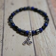 Herenarmband met zwartblauwe parels en hanger naar keuze