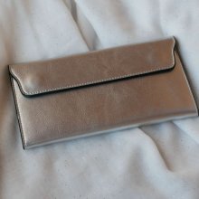 Zilvergrijze lederen portefeuille om te personaliseren