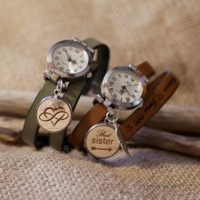 Gegraveerd houten cabochon horloge met dubbele lederen band 