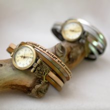 Op maat gemaakt horloge van dubbel draaiend leer met wijzerplaat in Arabische cijfers