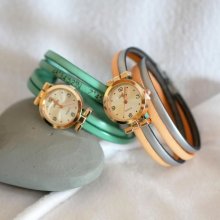 Horloge met roze gouden wijzerplaat en dubbele wikkelarmband om te personaliseren