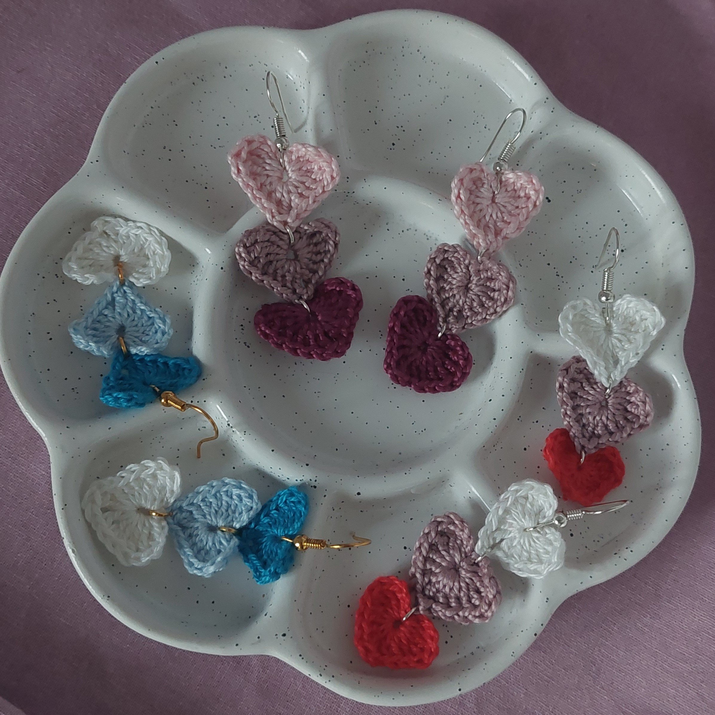 Boucles d'oreilles au crochet c&oelig;urs triple