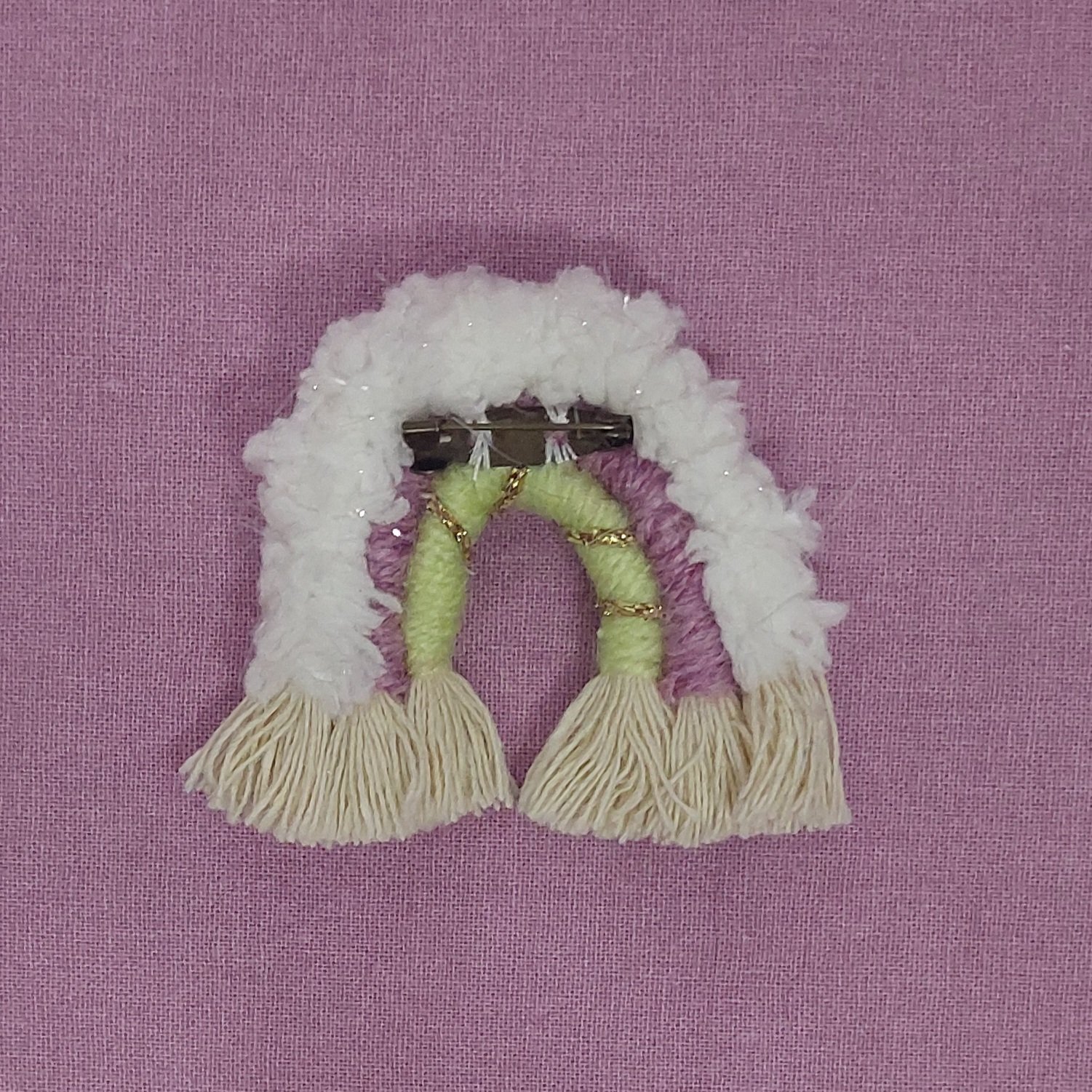 Broche Macram&eacute; Arc-en-ciel
