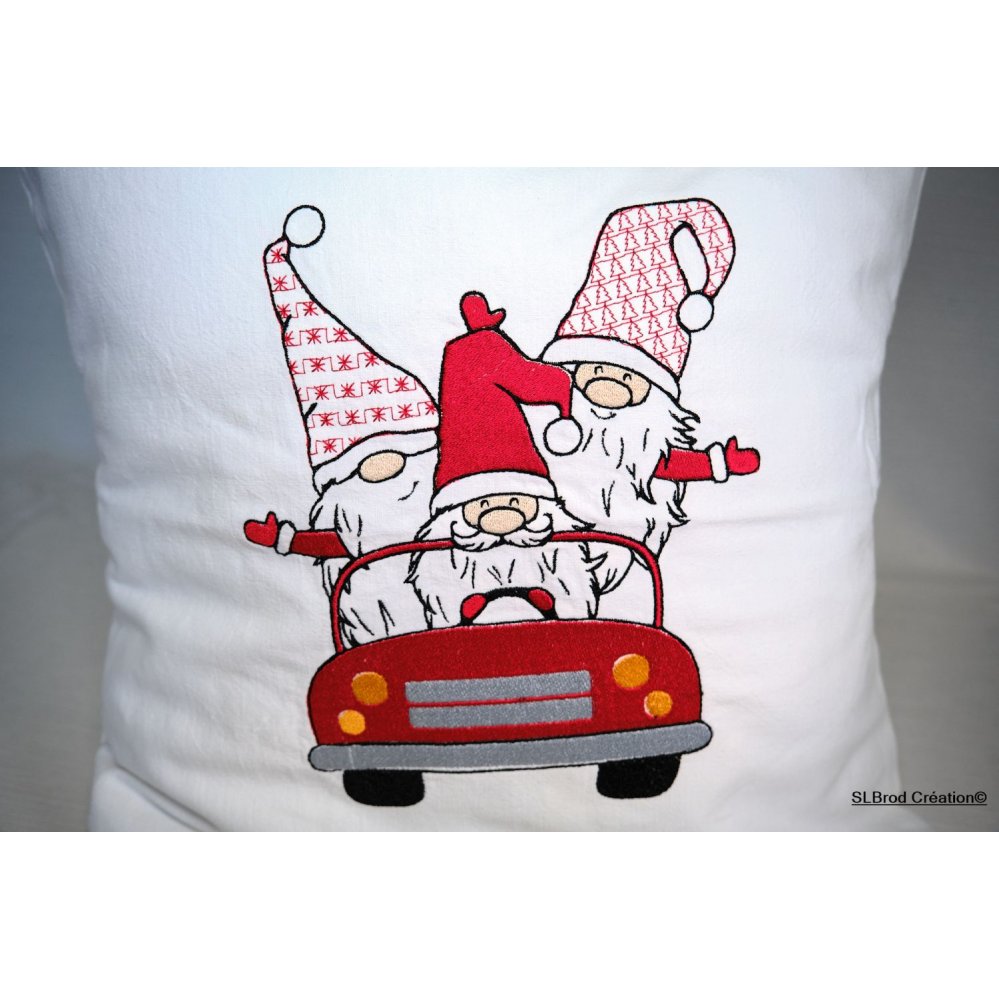 Kussenhoes kerstkabouters in de auto