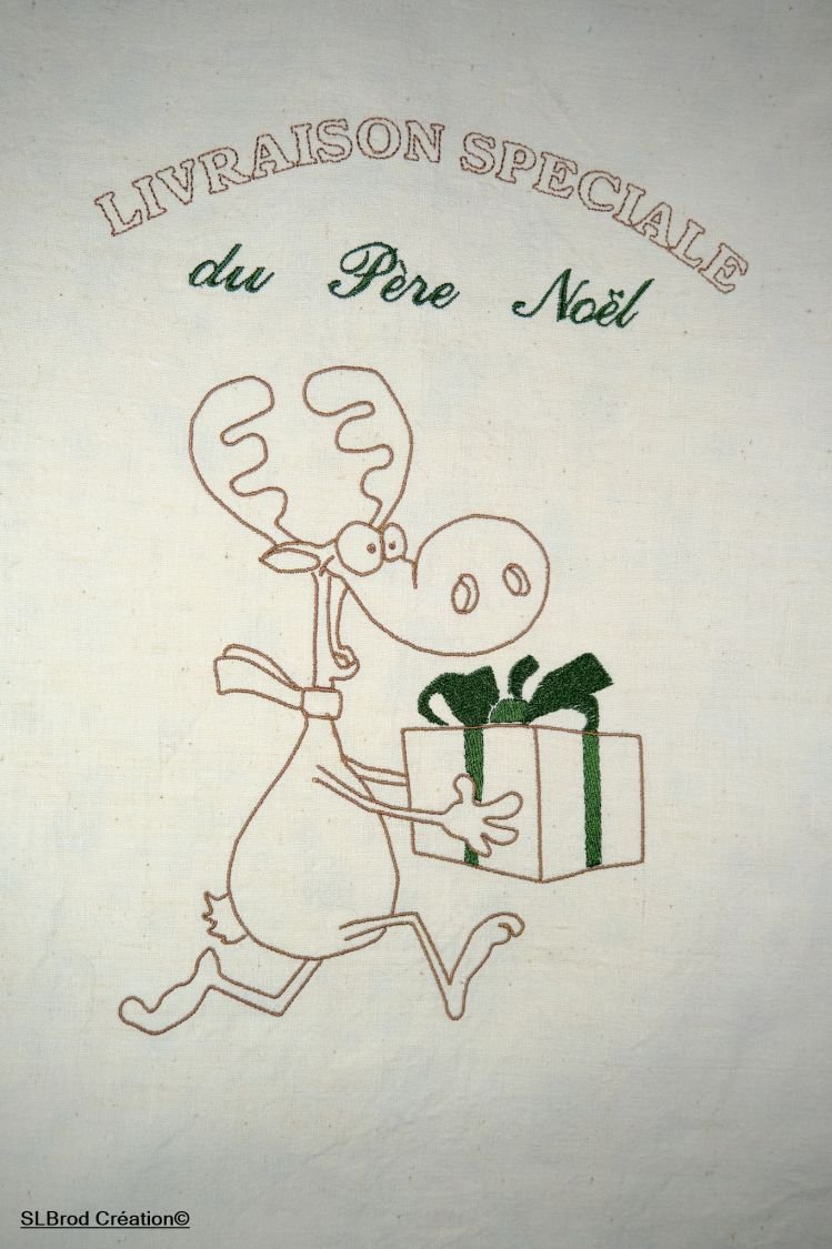 Kerstkonijn met groen cadeau groot formaat
