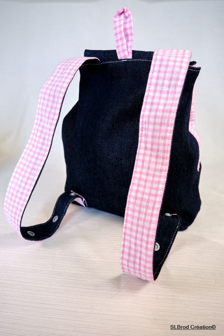 Geborduurde kinderrugzak met roze hoed, personaliseerbaar