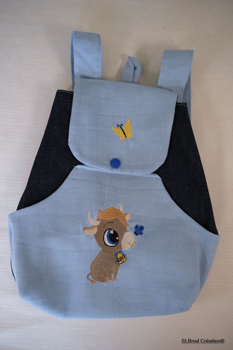 Kinderrugzak met geborduurde hemelsblauwe stier, personaliseerbaar