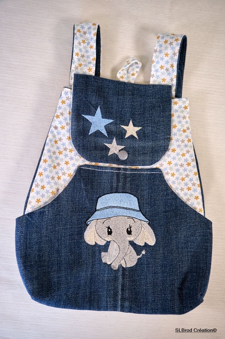 Geborduurde kinderrugzak met blauwe hoed, personaliseerbaar