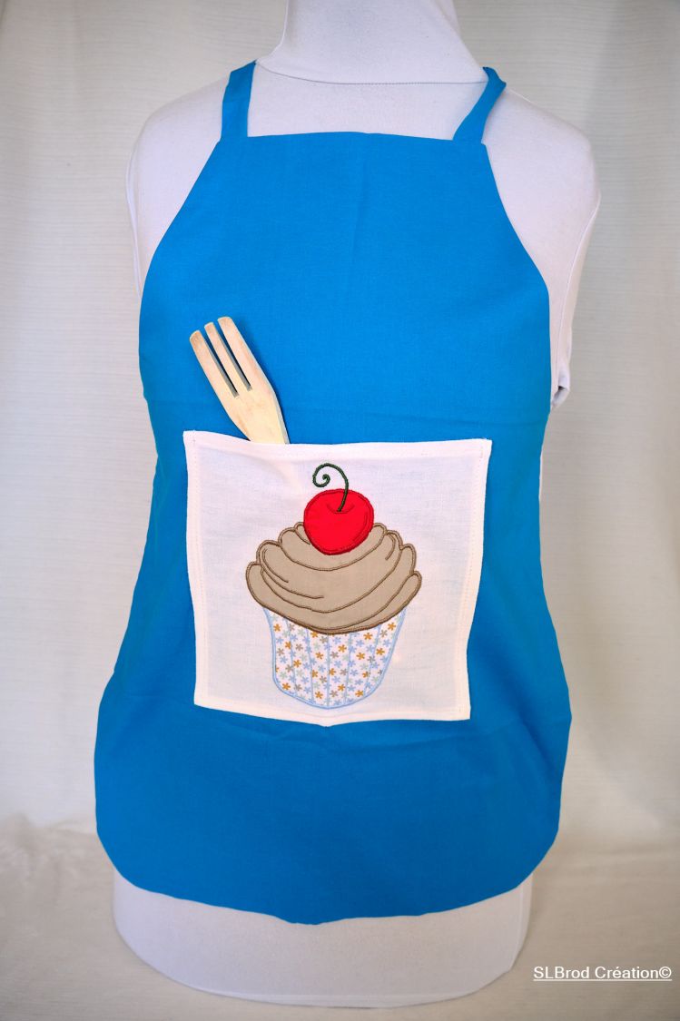 Geborduurd kinderschort cup cake