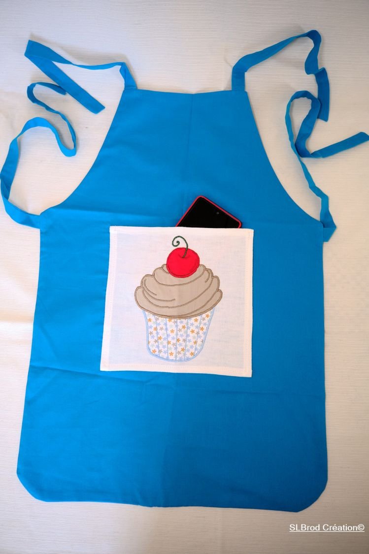 Geborduurd kinderschort cup cake