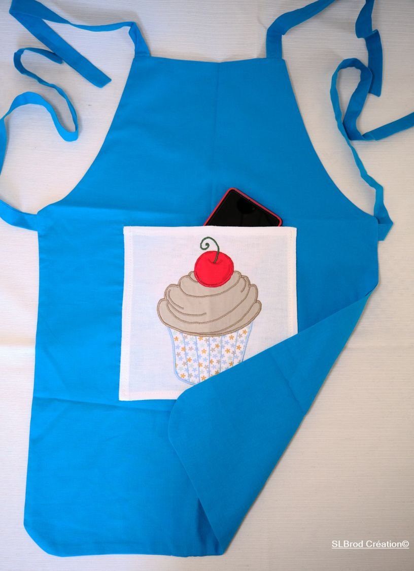 Geborduurd kinderschort cup cake
