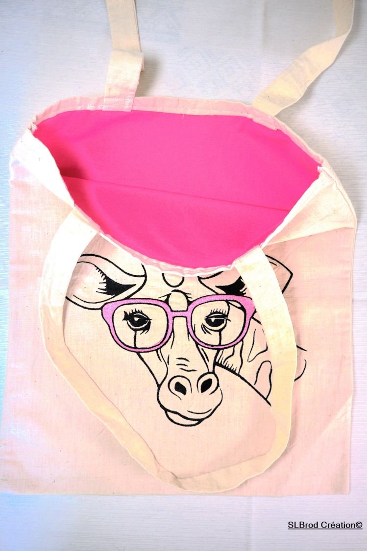 Geborduurde draagtas giraffe met roze bril personaliseerbaar