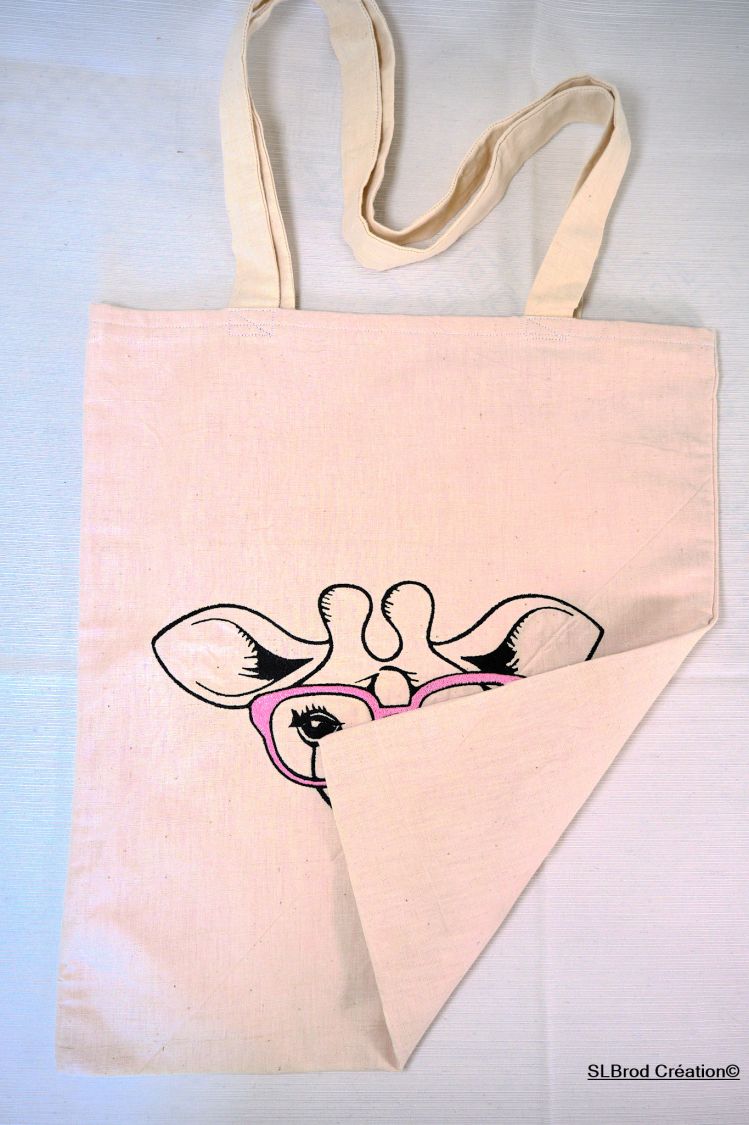 Geborduurde draagtas giraffe met roze bril personaliseerbaar