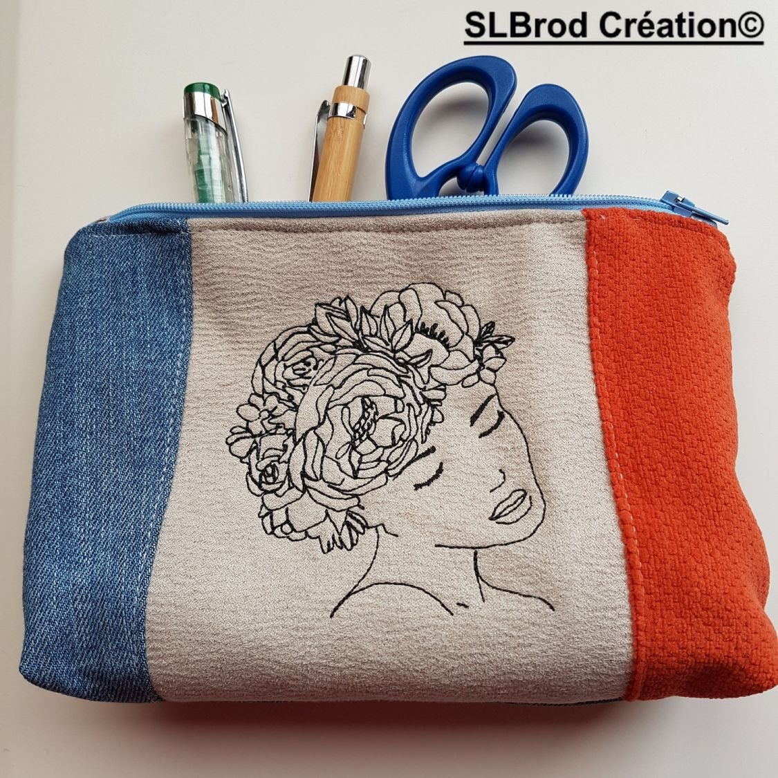 Geborduurd etui voor vrouwen met bloem