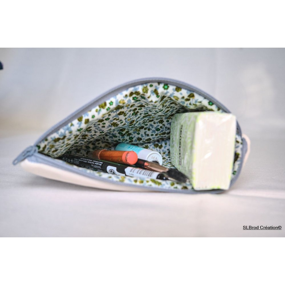 Platte koffer met geborduurd arabesk oog
