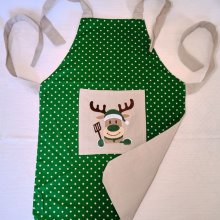 Kinderschort met groen rendierborduursel
