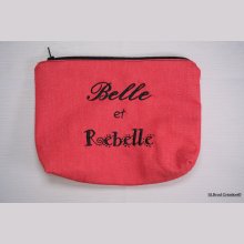 Mooi en rebels rood geborduurd koffertje